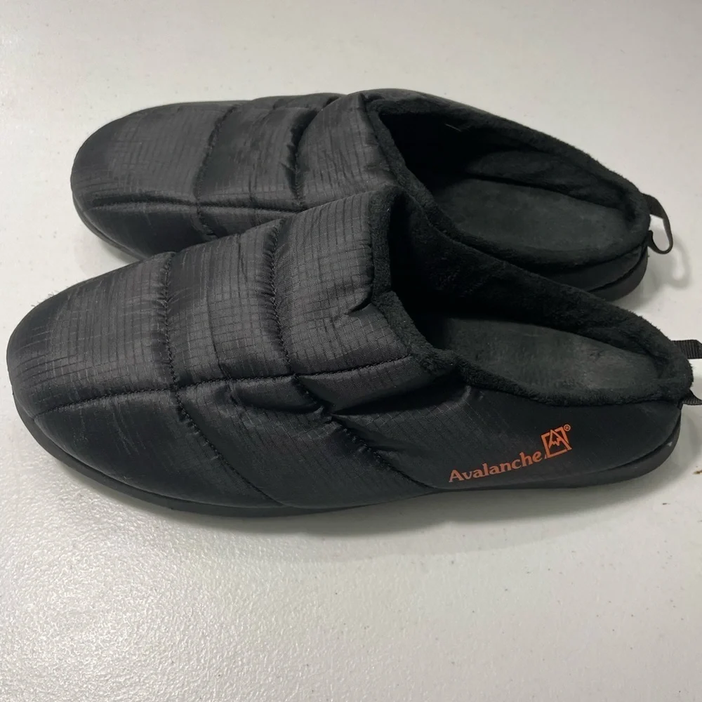 Avalanche of Men's Black Quilted Slipon  Size 12 SB-2